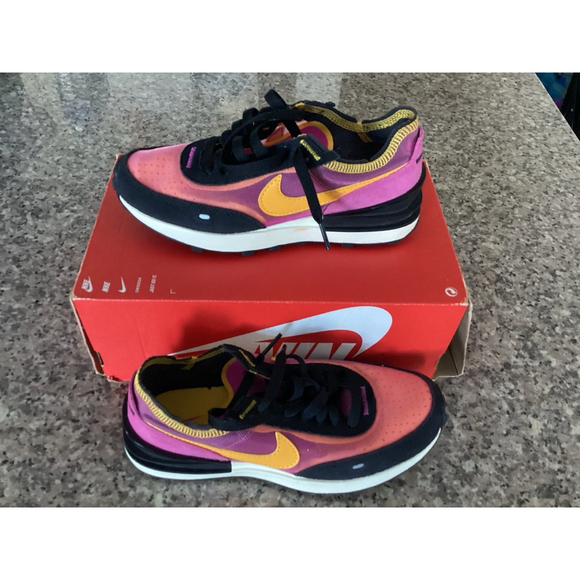 Nike Women’s Nike Waffle One Size 5.5 Color: Fuchsia / Gold - Picture 11 of 11